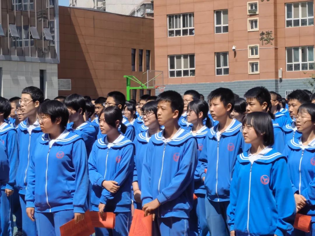 天水市逸夫中学校服图片